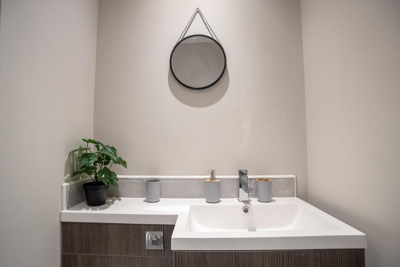 Elegant 1 Bedroom Apartments View & Parking By Opulent Sunderland (Tyne and Wear) Extérieur photo